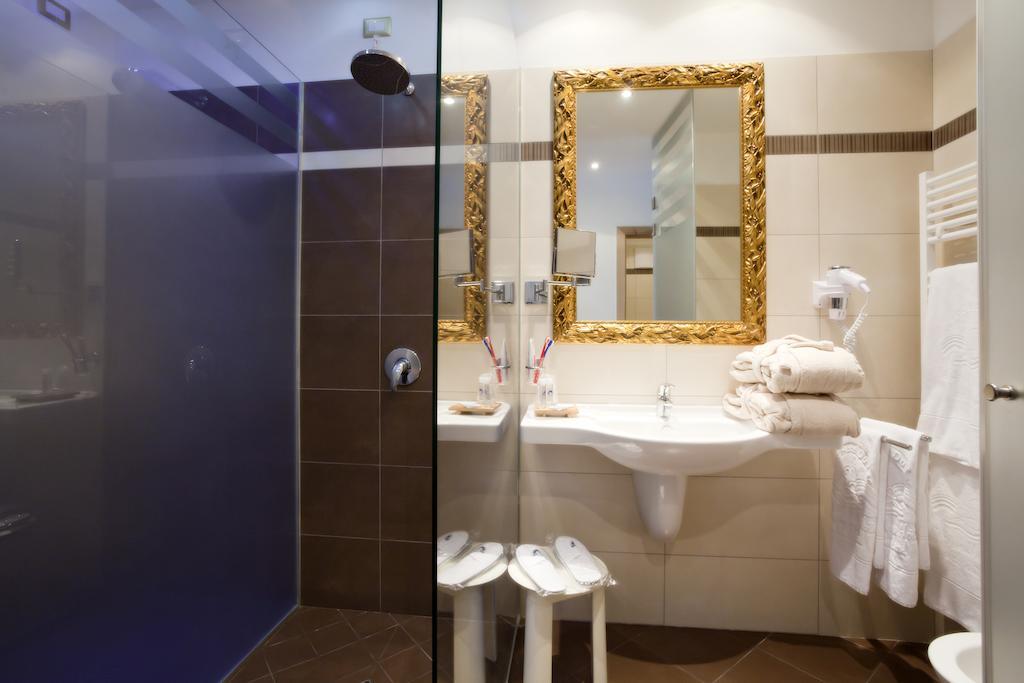 Family Junior Suite (2 Adults + 2 Children),693818709:JPEG